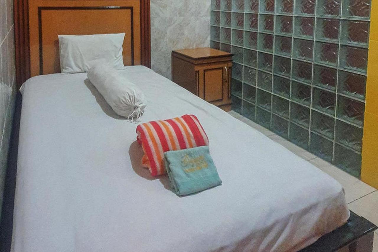 Homestay Gayatri Sawojajar Near Univ Negeri Malang Kampus 2 Mitra Reddoorz 外观 照片